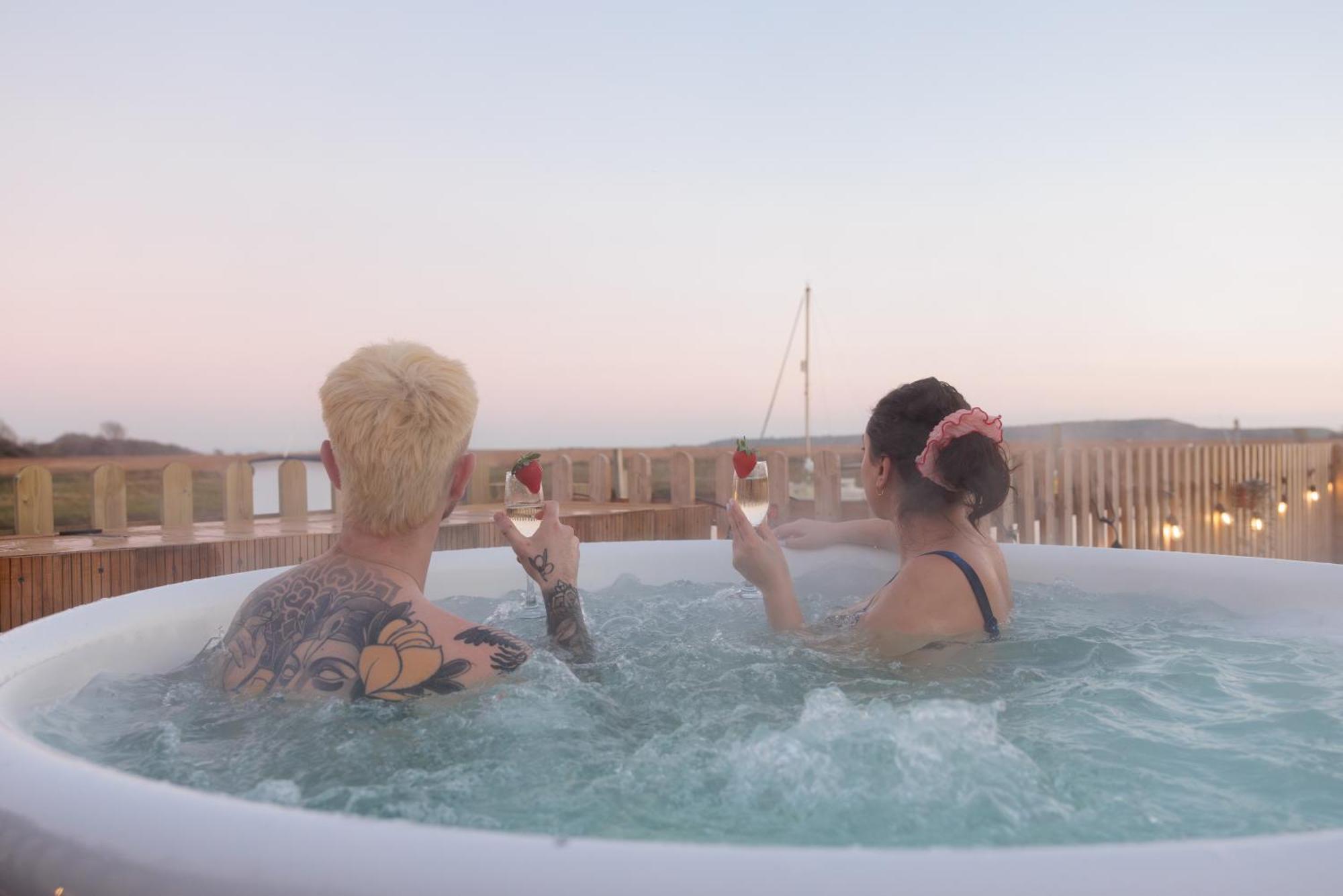 Hot Tub With A View - Christchurch Harbour Exterior foto